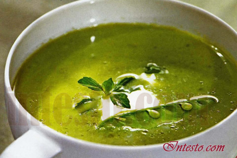 Ледяной гороховый суп с зеленым луком и мятой