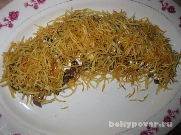 Салат «Муравейник» с курицей и картофельной соломкой – рецепт с картошкой пай